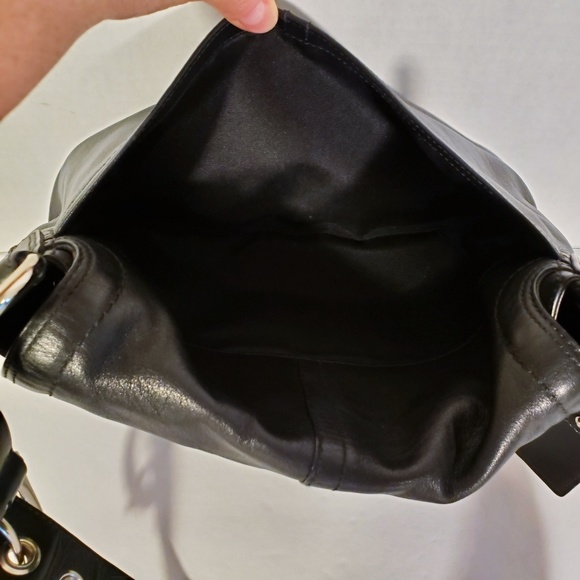 Coach Black Leather Shoulder Bag Pockets! - Picture 6 of 7